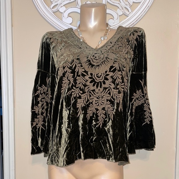 Johnny Was Womens XS blouse Olive green Velvet Embroidered swing vneck - Picture 2 of 9